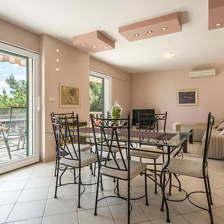 Holiday home 4 Bedroom Lovely In