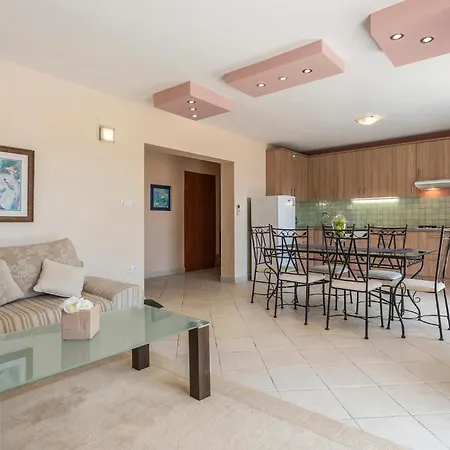 Holiday home 4 Bedroom Lovely In Medici
