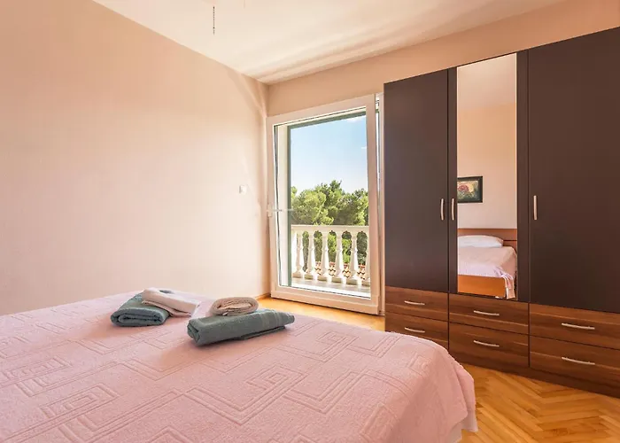 4 Bedroom Cozy In Casa de Férias